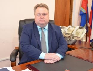 Уважаемые жители Алексеевского района! 12 июня мы отмечаем один из главных государственных праздников – День России Уважаемые жители Алексеевского района! 12 июня мы отмечаем один из главных государственных праздников – День России