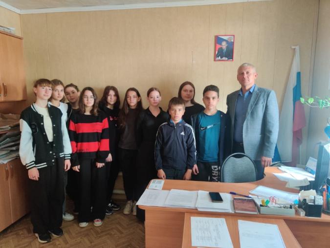 Школьники МБОУ Большебабинской СШ встретились с главой поселения Романовым Иваном Геннадьевичем благодаря проекту «ГосСтарт.Диалог» Школьники МБОУ Большебабинской СШ встретились с главой поселения Романовым Иваном Геннадьевичем благодаря проекту «ГосСтарт.Диалог»