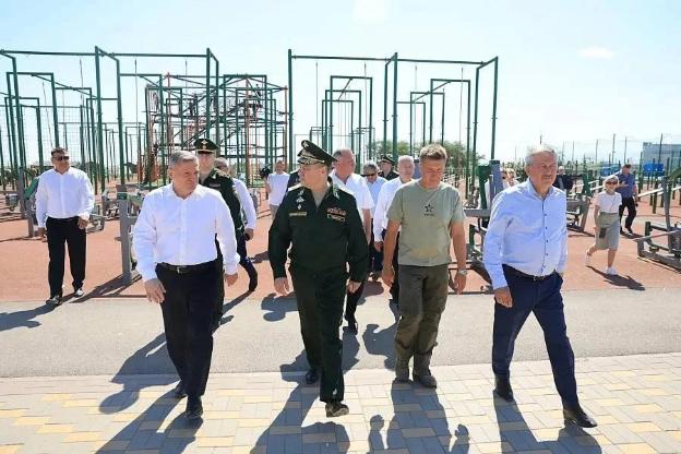 Губернатор Андрей Бочаров и замглавы Минобороны Александр Санчик посетили волгоградский центр «Юный ястреб»