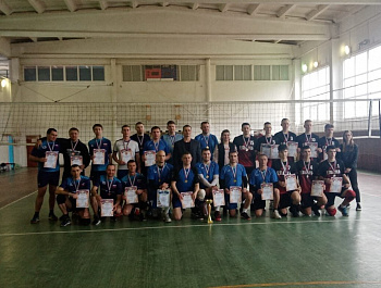 На волейбольной площадке