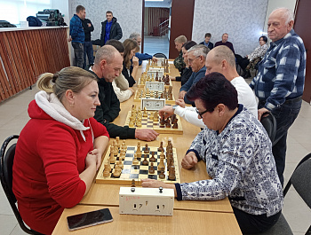 29 ноября в малом зале районного дома культуры ст. Алексеевской прошли районные командные соревнования по шахматам среди работников образования